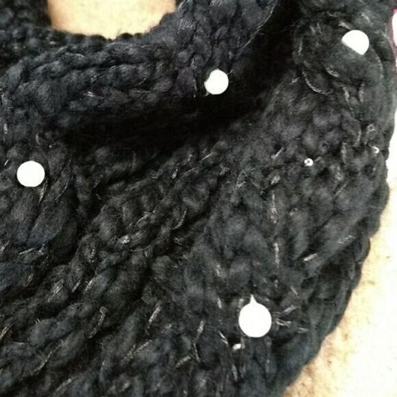 *Sale* Betsey Johnson black winter beanie and cowl - Picture 3 of 5